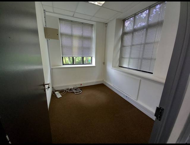 396M² OFFICE TO LET IN LYME PARK